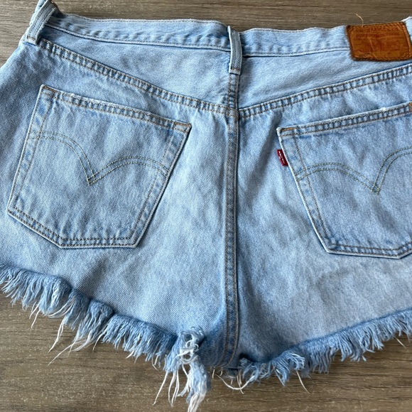 Levi’s woman’s premium 501 original denim shorts - Picture 7 of 12